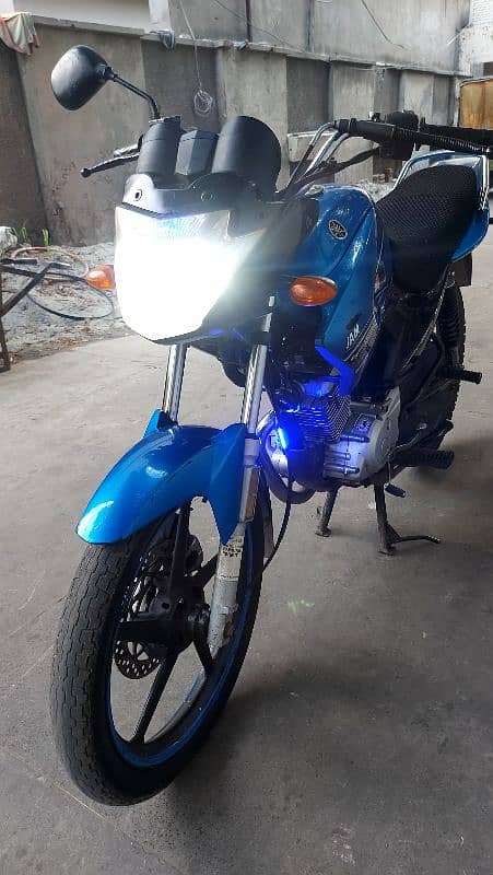 YAMAHA YBR 125 Model- 2015 5