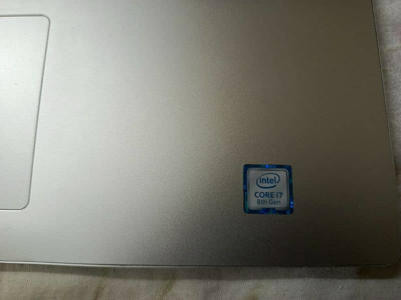 Dell Inspiron 15 7573 Model 4