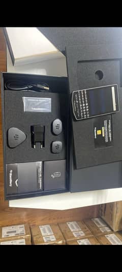 Blackberry porshce 9983 boxpack