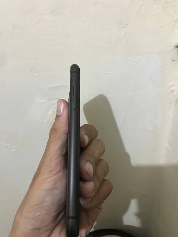 iphone 11 Jv 64 gb exchange possible with xs or xs max pta Approved 3