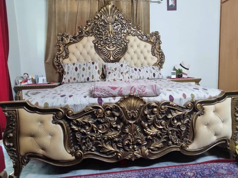 queen bed for sale brand new 1 year used 4