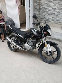 Yamaha 125cc YBR black color in very good condition