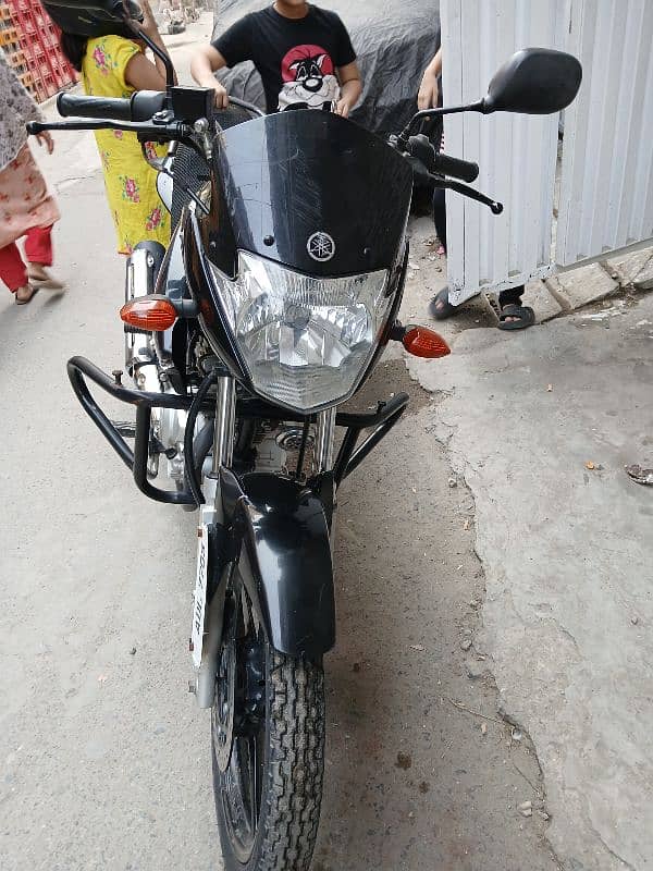 Yamaha 125cc YBR black color in very good condition 6