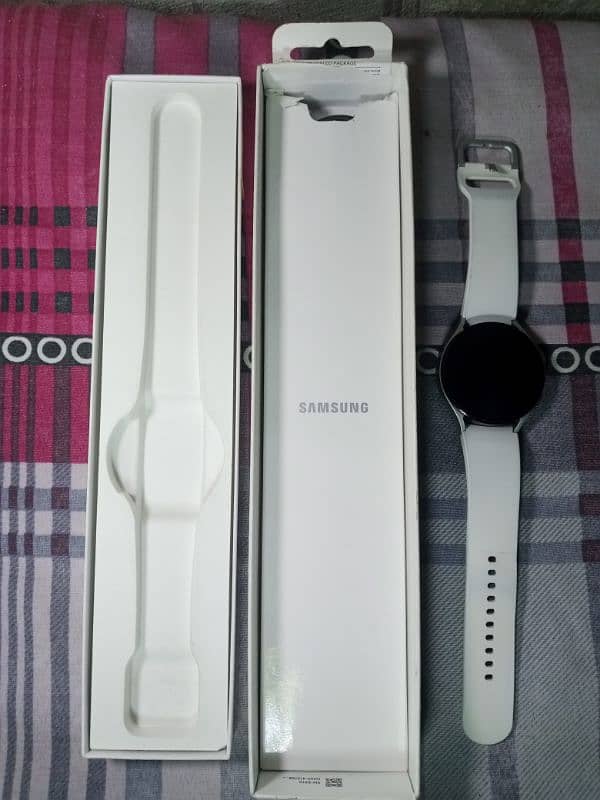 Samsung Watch 5 44mm In Good Condition 0