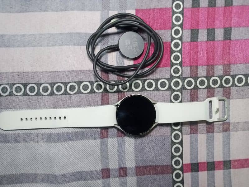 Samsung Watch 5 44mm In Good Condition 2