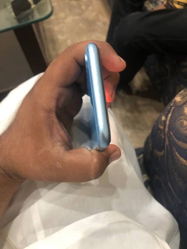 iPhone xR 5