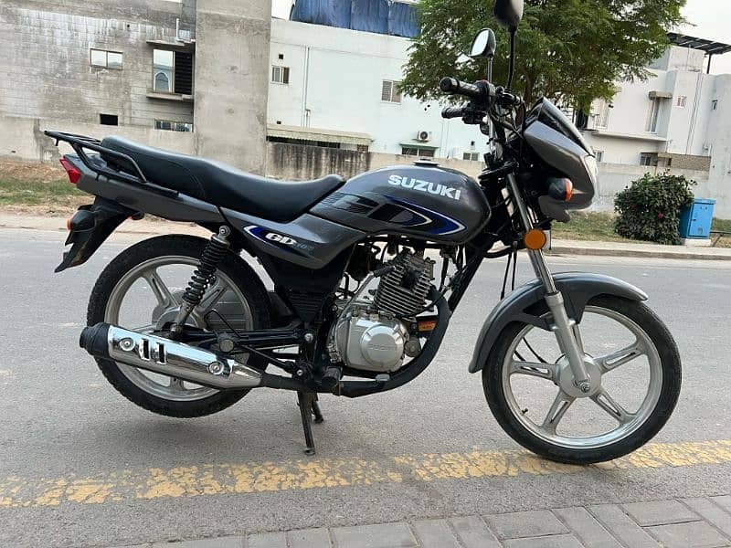 Suzuki GD 110S 4