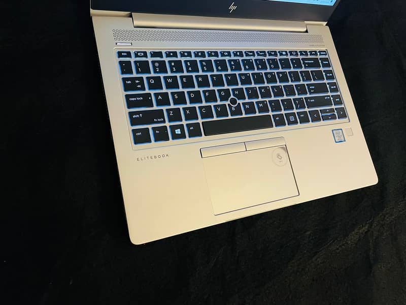 Hp Elitebook C-i5 8TH GEN 256GB SSD 8GB DDR4 With Face ID Look 7