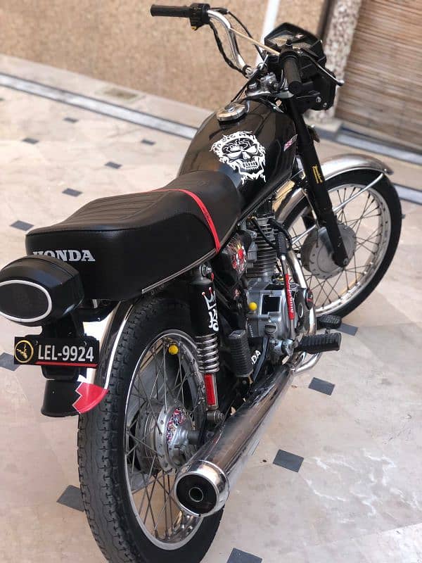 Honda CG 125 Look Like New Model 2016 Registration 2018 Lahore Number. 12