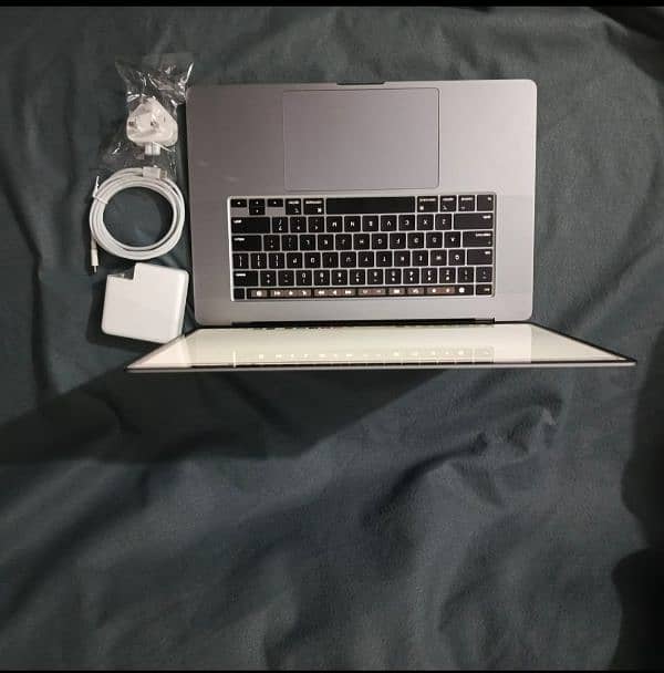 Apple MacBooks Pro 16 inches 2019 Model 6