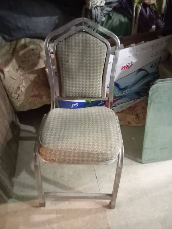 catering chairs 250/300 pieces 1