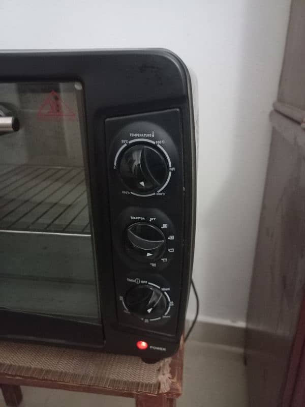 Brand New  Black & Decker Electric Oven 4