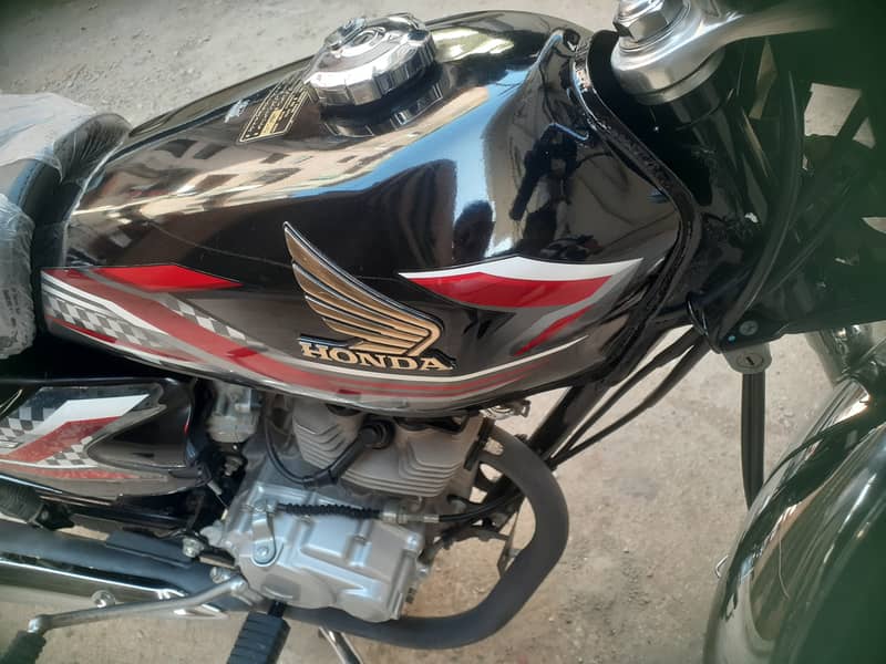 Sale  Honda 125 karachi/ contact  03119900955 5