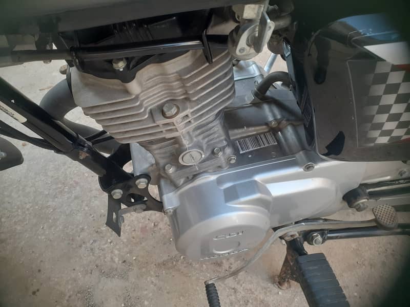 Sale  Honda 125 karachi/ contact  03119900955 7