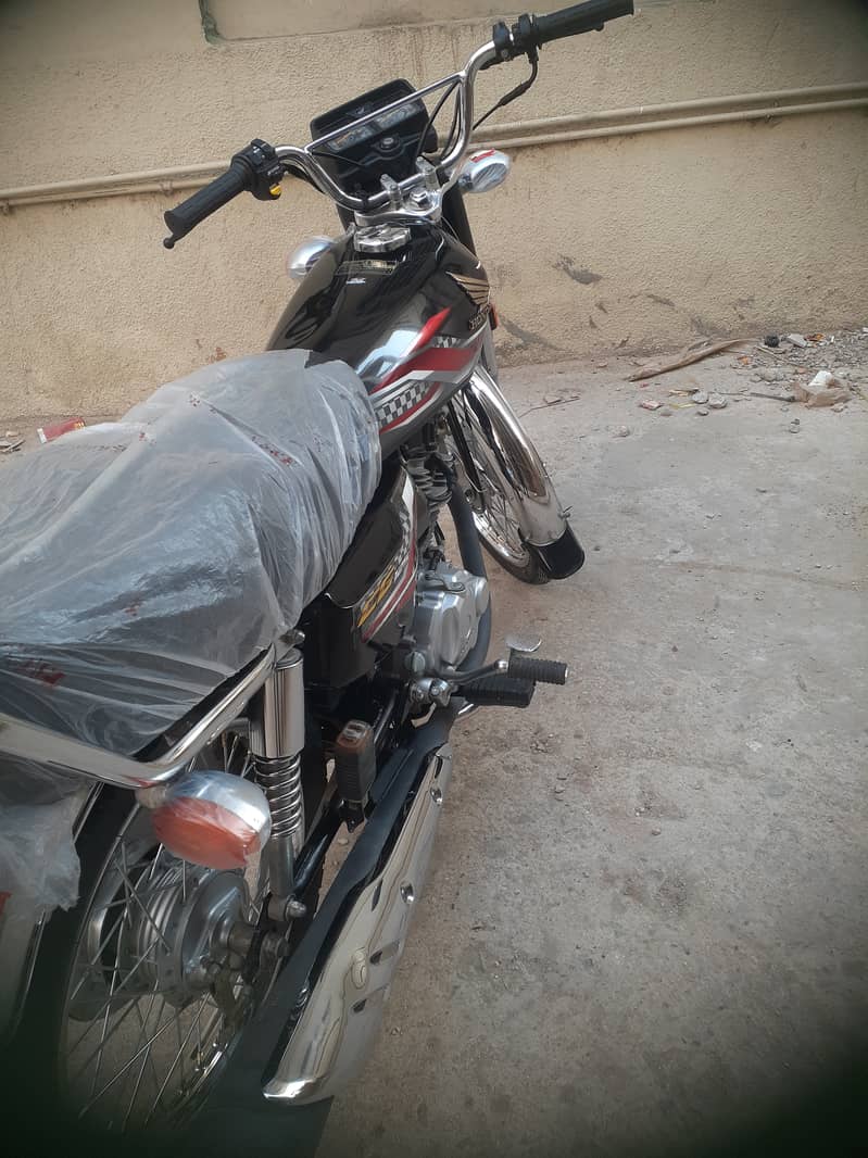 Sale  Honda 125 karachi/ contact  03119900955 9