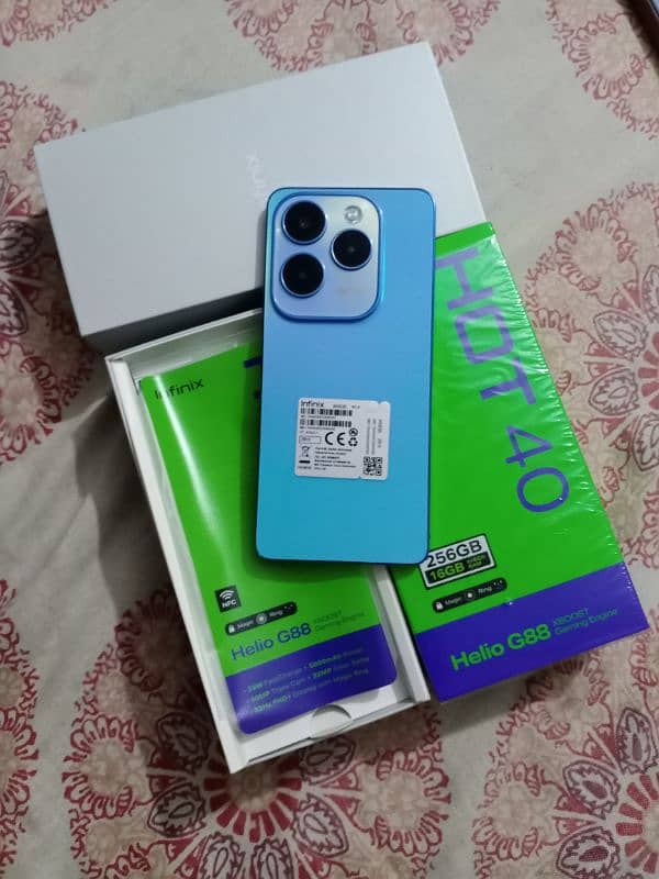 Infinix Hot 40 8 256 5 maa ke warranty 10/10 ha original box Orr charg 2