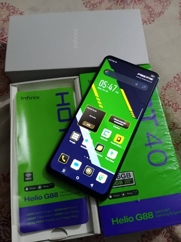 Infinix Hot 40 8 256 5 maa ke warranty 10/10 ha original box Orr charg 4