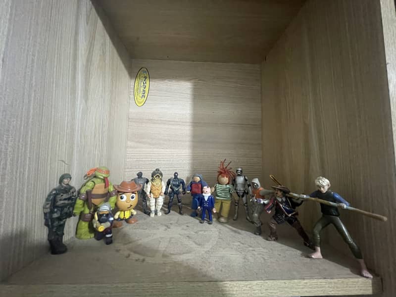 action figures 0