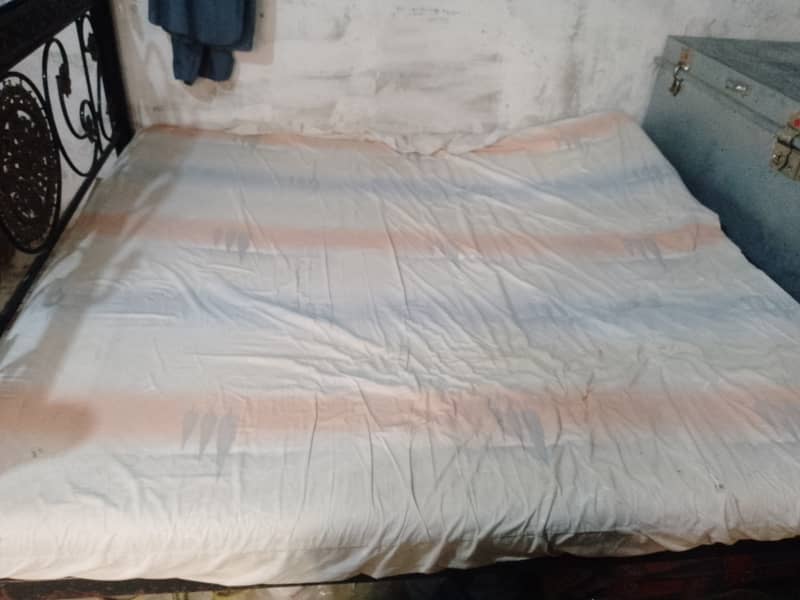 Iron bed for urgent sale 3