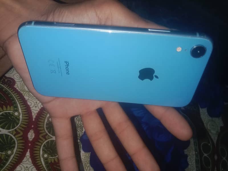 iPhone XR 3