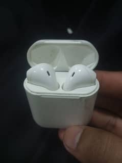 Almost new air pods in good condition