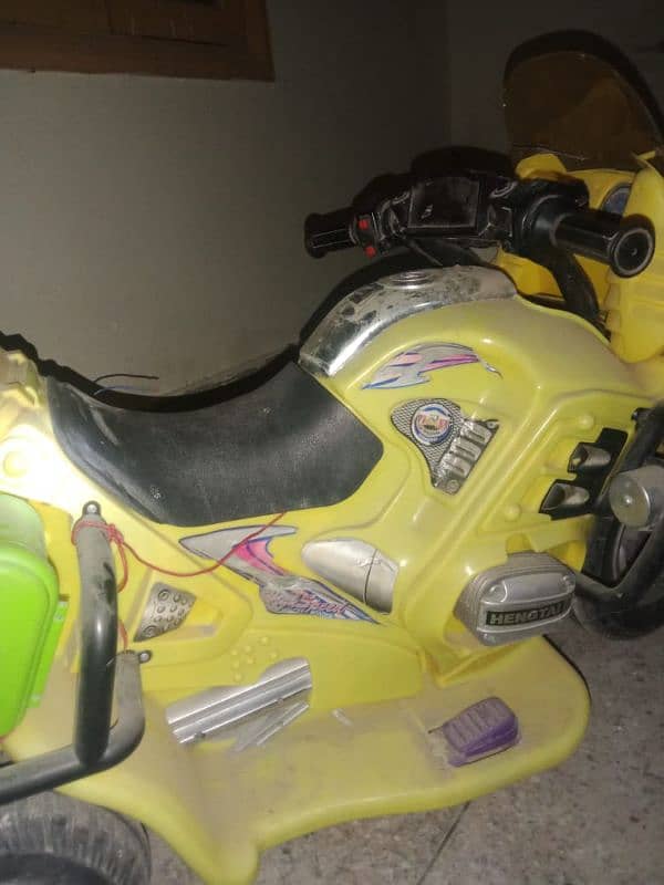 yellow colour motobyc bike 3