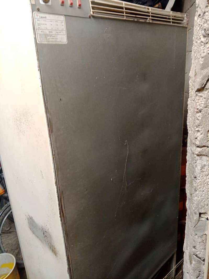 2 door freezer good condition 2