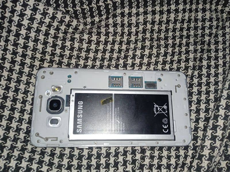 Samsung j7. . . . 10 2