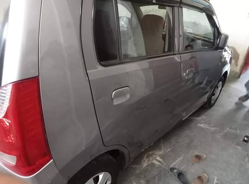 Suzuki Wagon R pakistan model 2017 available for sell 2