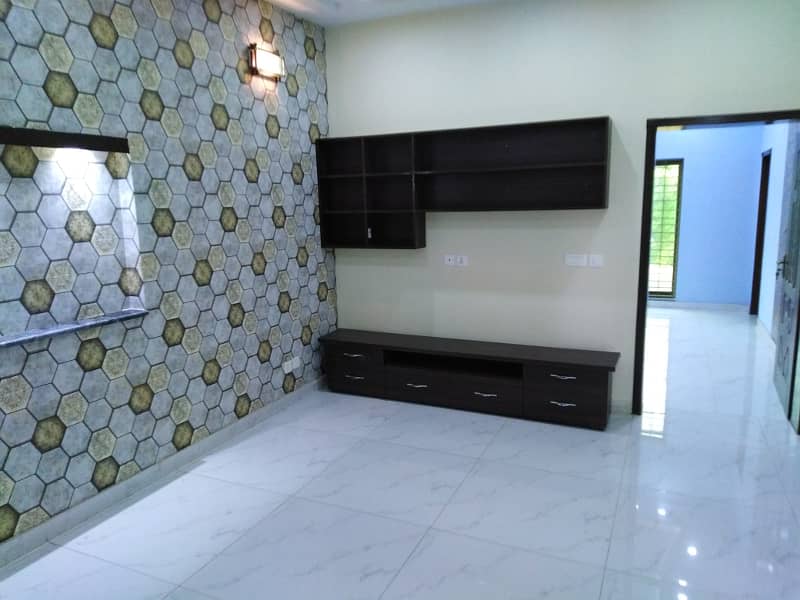 Like New 10 Marla Lower Portion For Rent In Oversease B Block Bahria Town Lahore 5