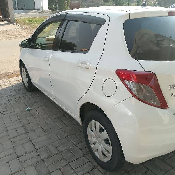 Toyota Vitz 2016 4