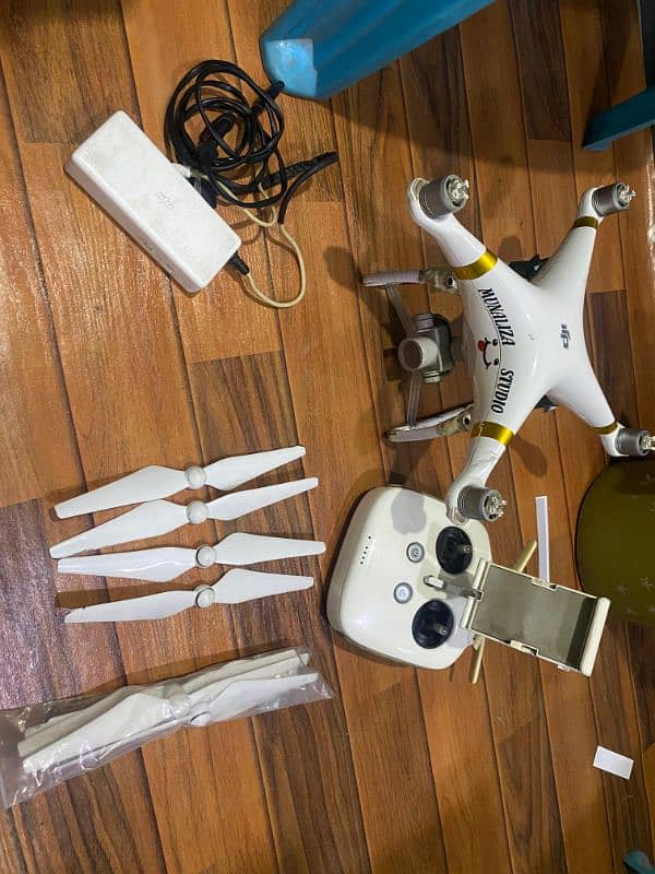 phantom 4 drone with 1 battery & all accessories 1