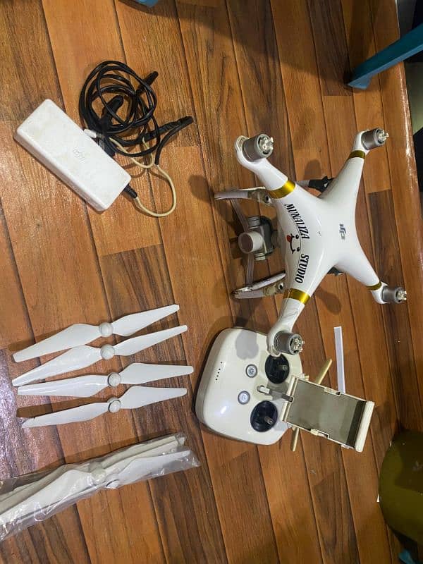 phantom 4 drone with 1 battery & all accessories 2