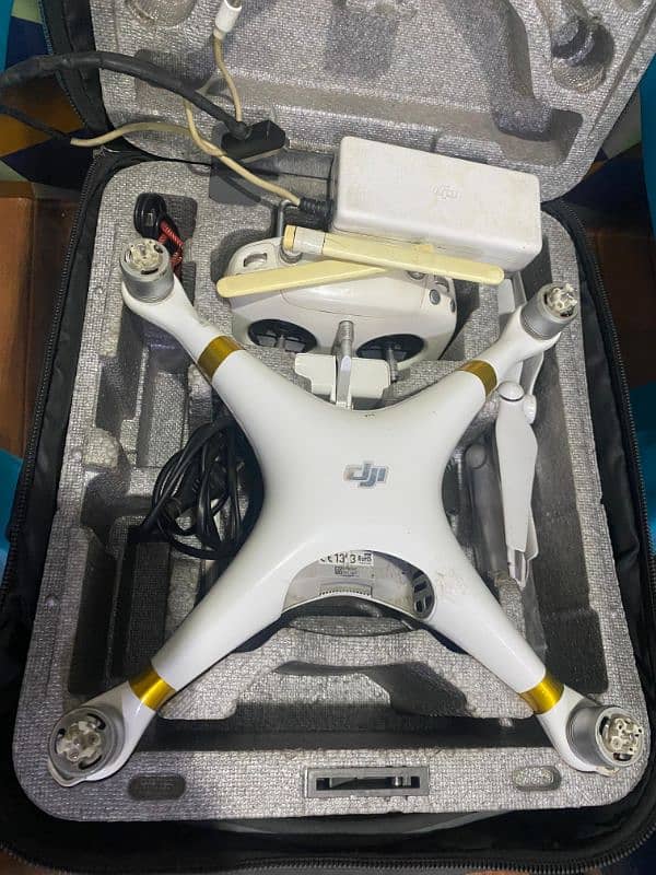 phantom 4 drone with 1 battery & all accessories 5