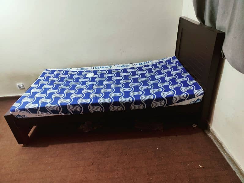 single bed brand new condition only one month used 2