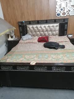 bed with site table without metras