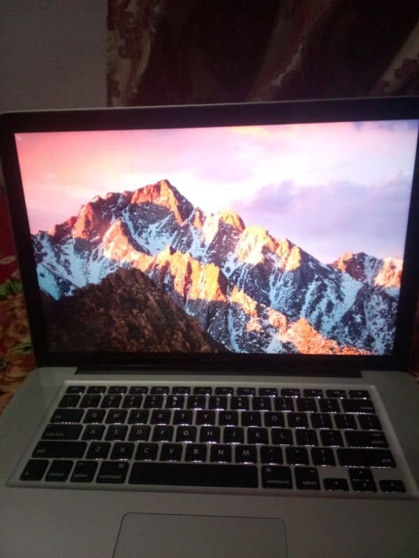 MacBook pro 2011 0