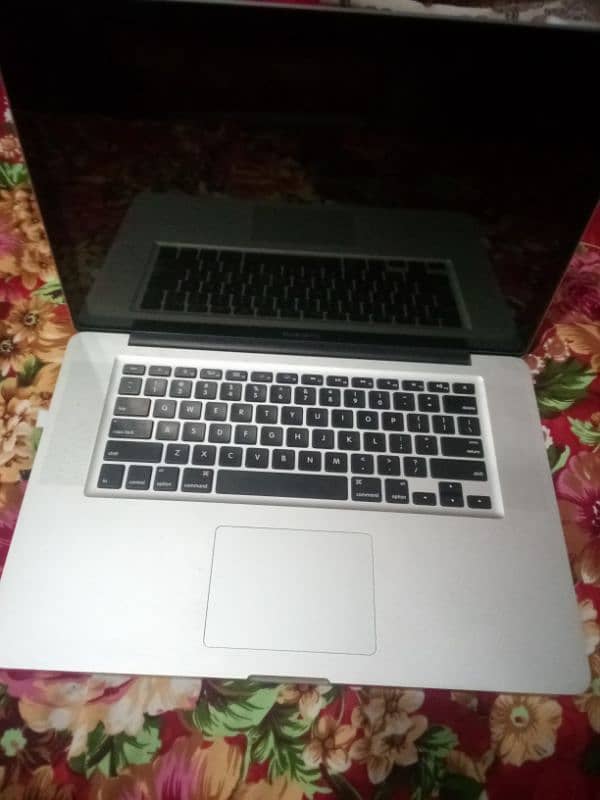 MacBook pro 2011 1