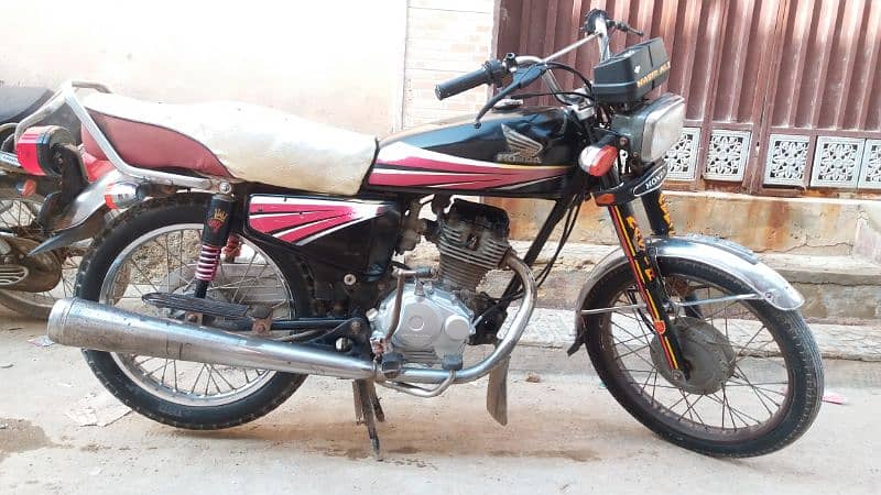 Honda125 model2010 mirpur khas sindh number ha urgent ha 2