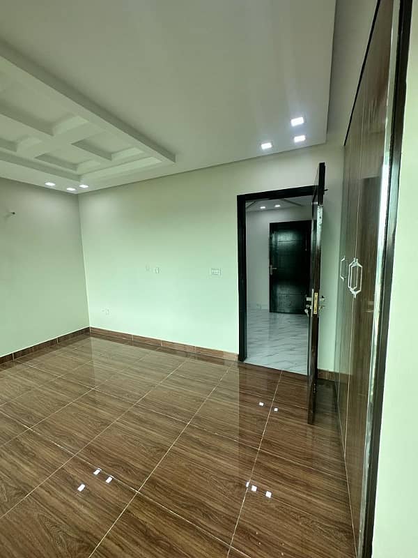 Studio Apartment On Easy Instalment in Doctor Heights Bahria Town Lhr 21