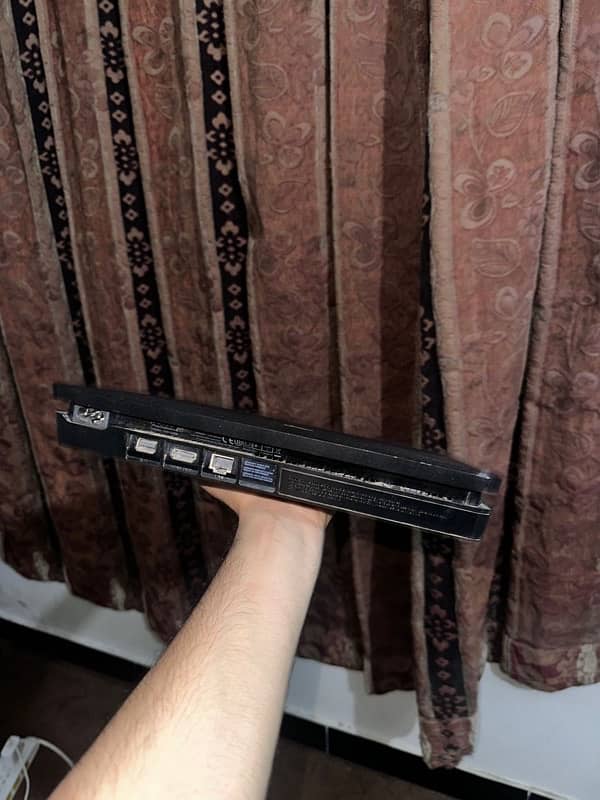 PS4 slim version 1