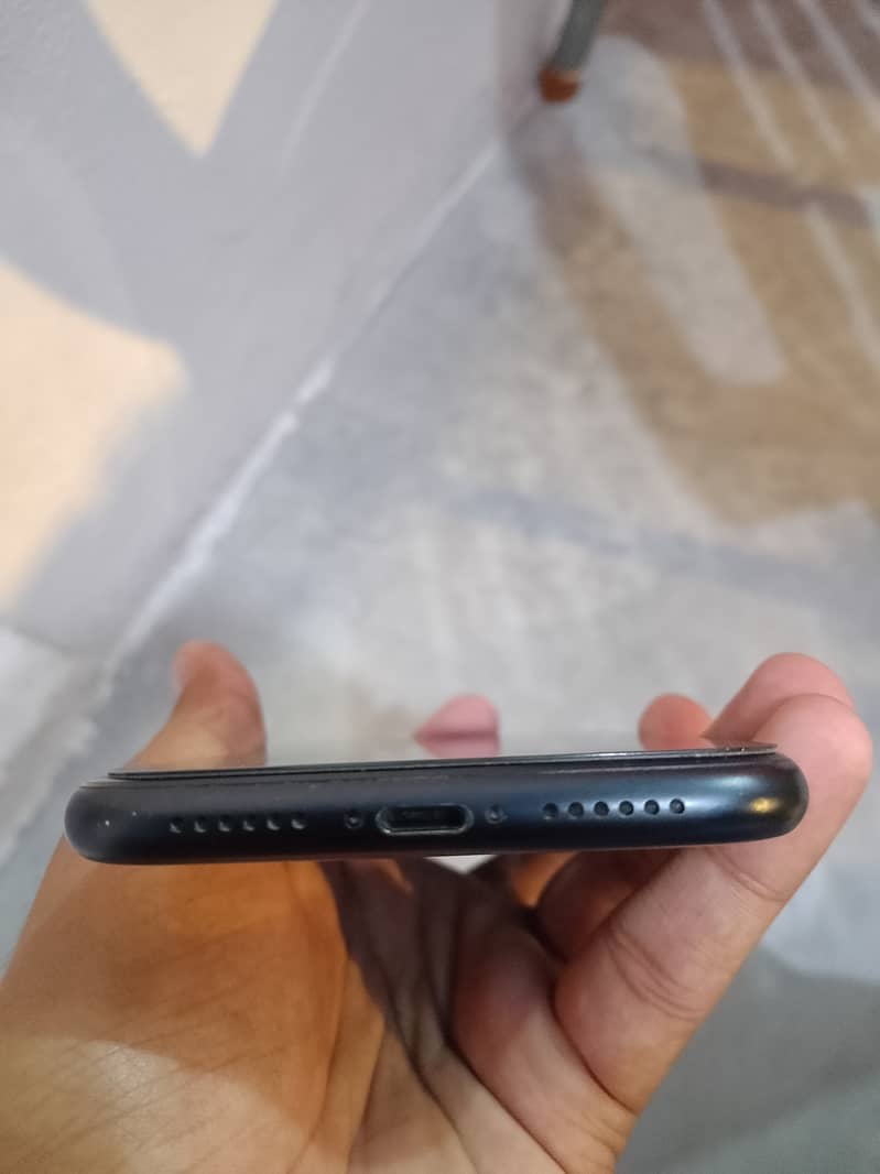 iPhone XR (0317 5283560) 2