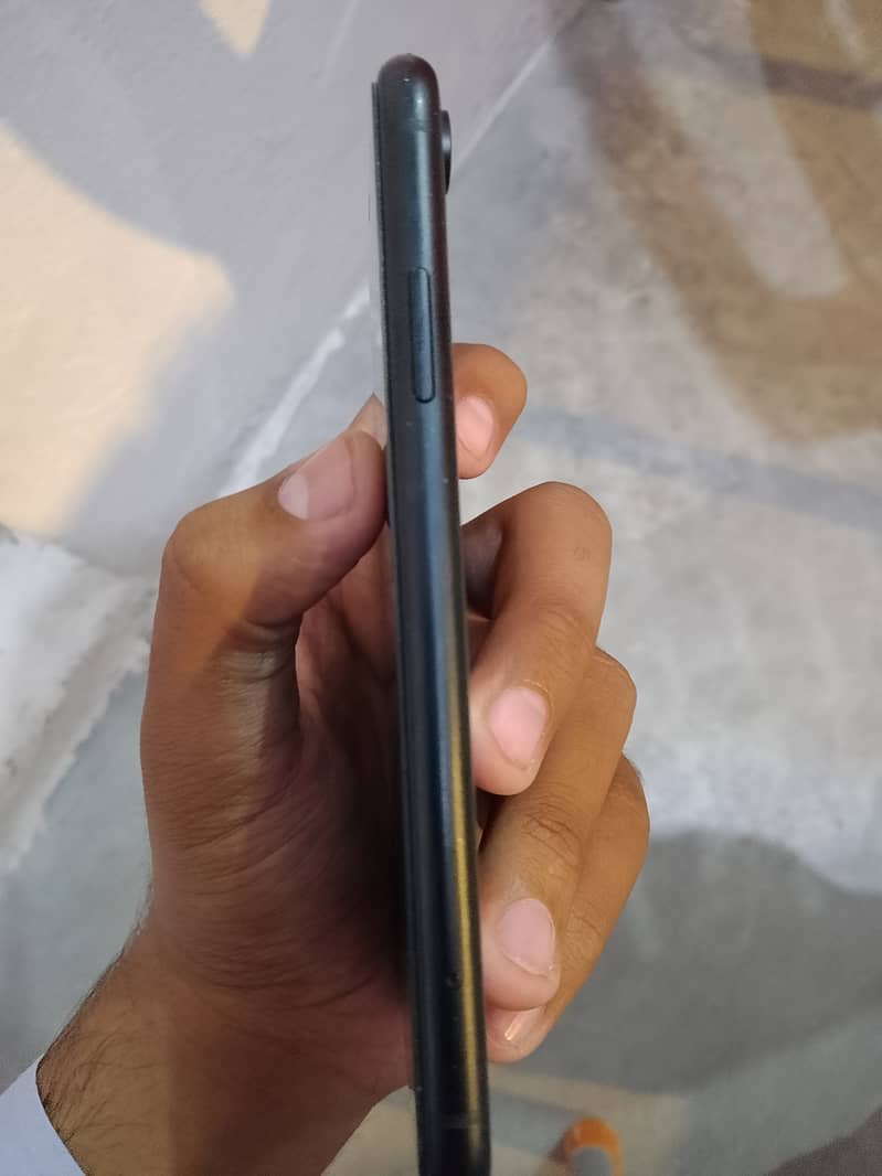 iPhone XR (0317 5283560) 4