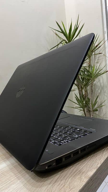 HP Z-BOOK G17, Workstation 4