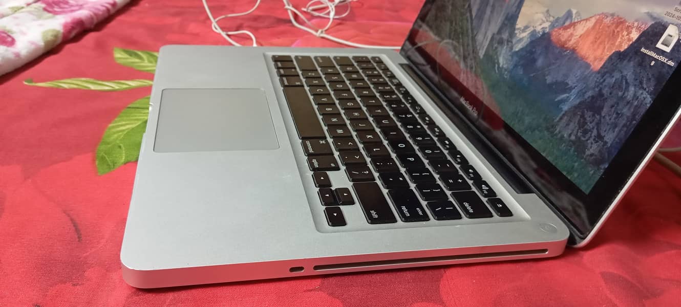 Apple MacBook Pro (13-inch, Mid 2009) 3