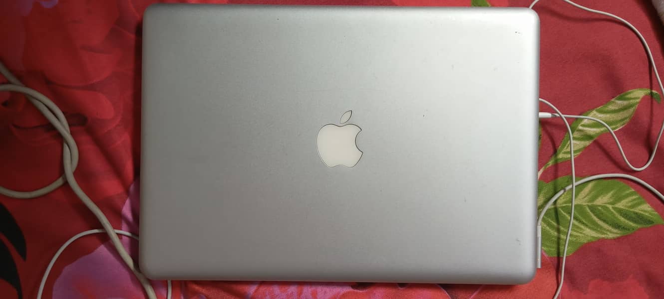 Apple MacBook Pro (13-inch, Mid 2009) 6