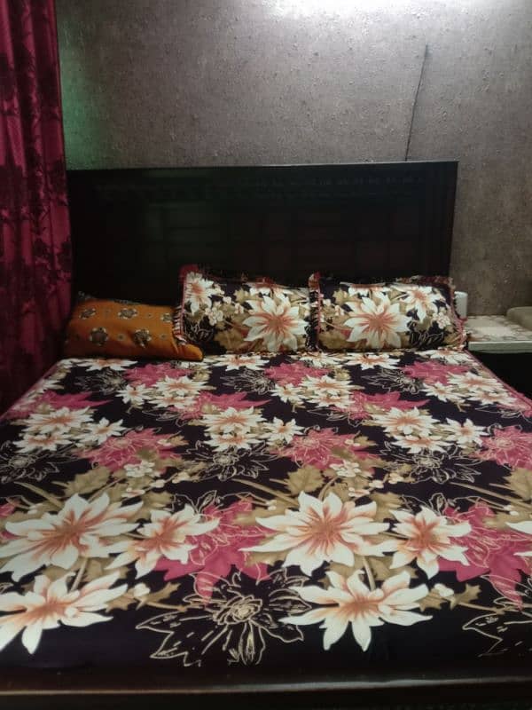 wooden double bed sale in good condition 3