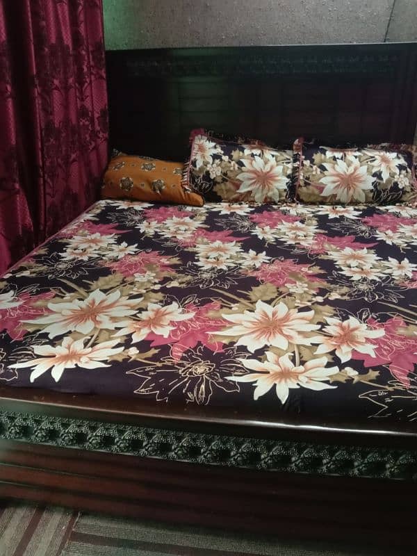 wooden double bed sale in good condition 4