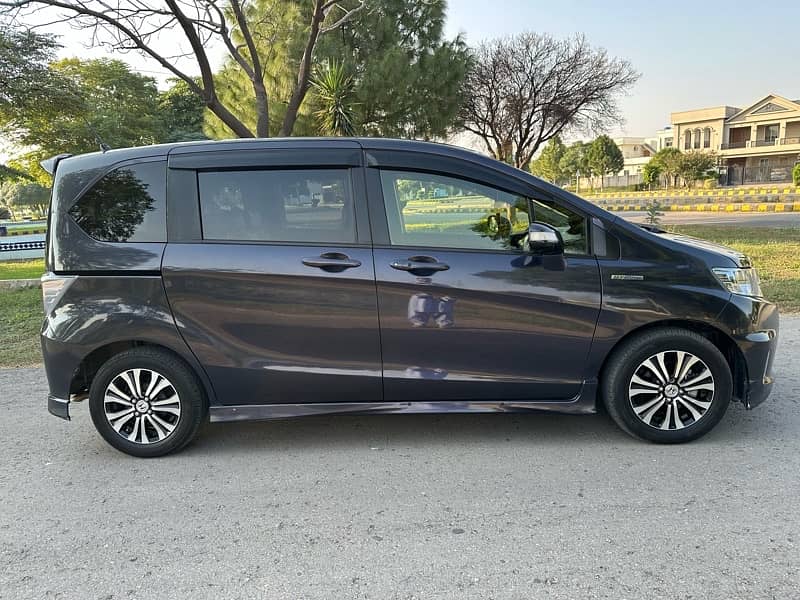 Honda Freed 2015 4