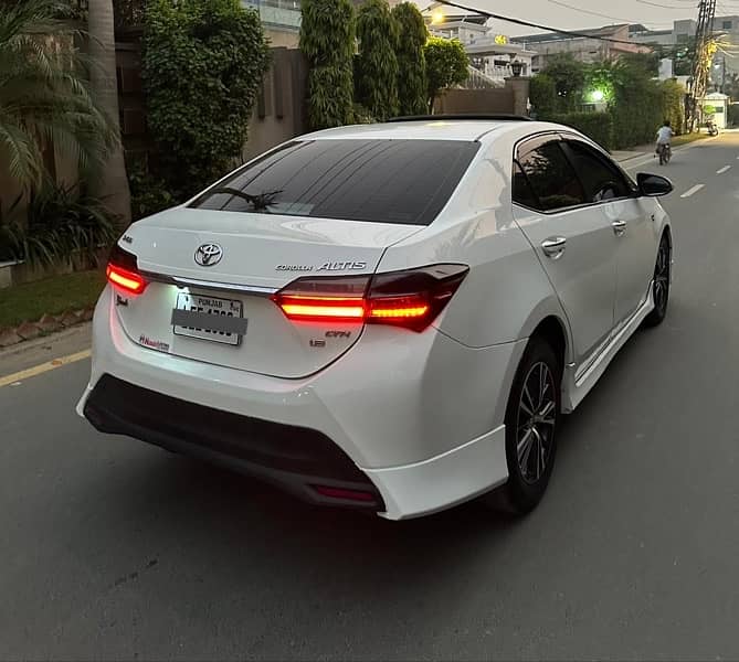 Toyota Corolla Altis Grande 2018 1